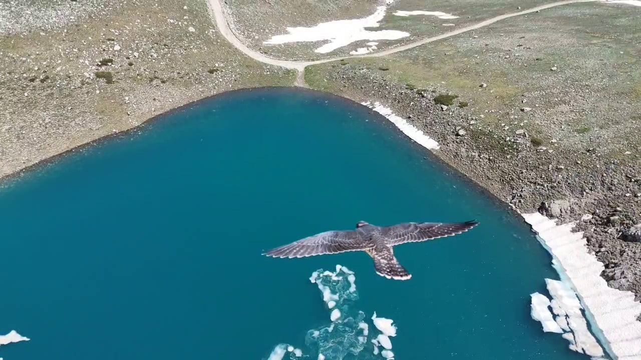 ULUDAĞ'IN ZİRVESİNDE BULUNAN BUZUL GÖLLERİ, YAZ ORTASINDA ANTARKTİKA'YI ARATMAYAN GÖRÜNTÜLERE...