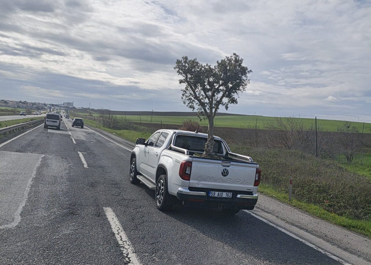 ULUSLARARASI E-5 (D-100) KARAYOLUNDA İSTANBUL SİLİVRİ İSTİKAMETİNDEN TEKİRDAĞ'IN ÇORLU YÖNÜNE...