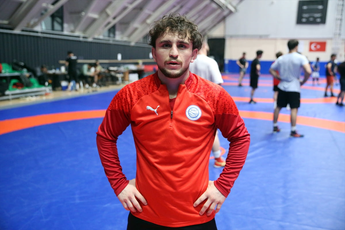 Uluslararası turnuvalarda 3 ikinciliği bulunan 26 yaşındaki milli güreşçi Ahmet Duman'ın hedefi...