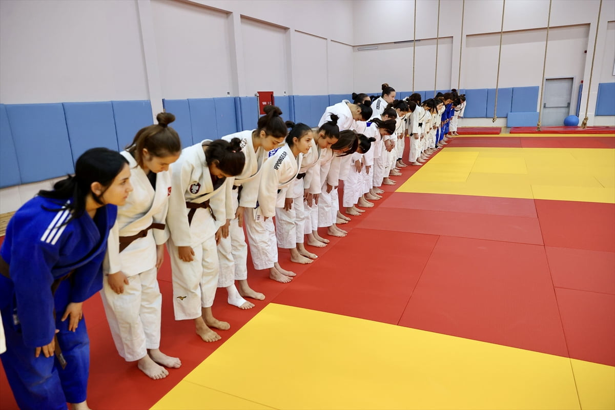 Ümit Kadın Judo Milli Takımı, Türkiye'nin ev sahipliğinde Antalya'da düzenlenecek Avrupa...