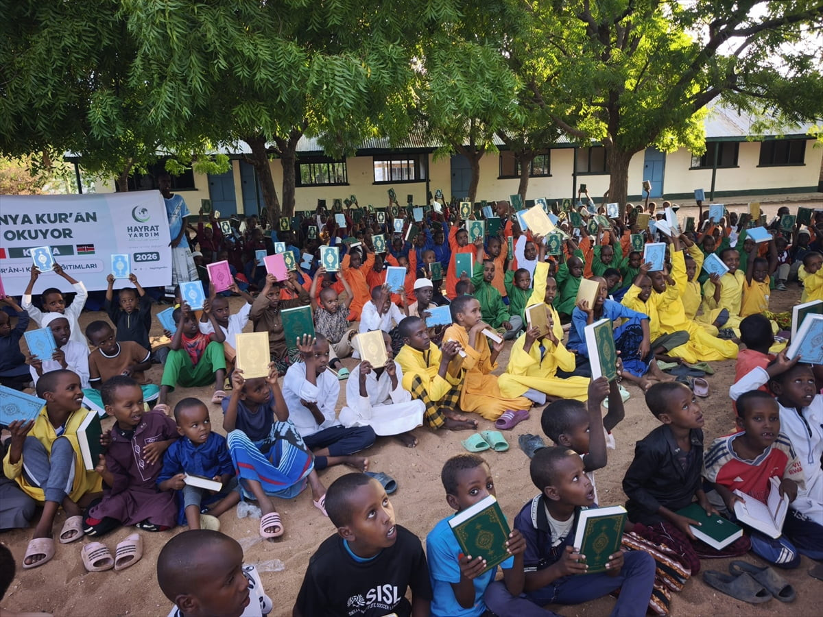 Ümraniye İl Dernekler Platformu ve Hayrat İnsani Yardım Derneği işbirliğiyle, Kenya ve Tanzanya'da...