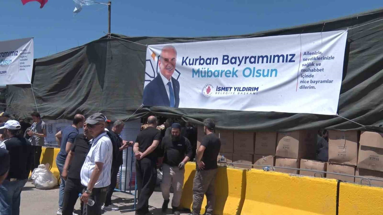 ÜMRANİYE'DE KURBAN BAYRAMI'NIN İLK GÜNÜNDE KURBAN KESİM İŞLEMLERİ, BELEDİYE TARAFINDAN BELİRLENEN...