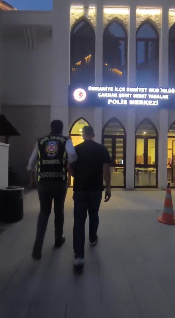ÜMRANİYE’DE TRAFİKTE MAKAS ATARAK İLERLEYEN VE O ANLARI SOSYAL MEDYADA PAYLAŞILAN SÜRÜCÜ, TRAFİK...