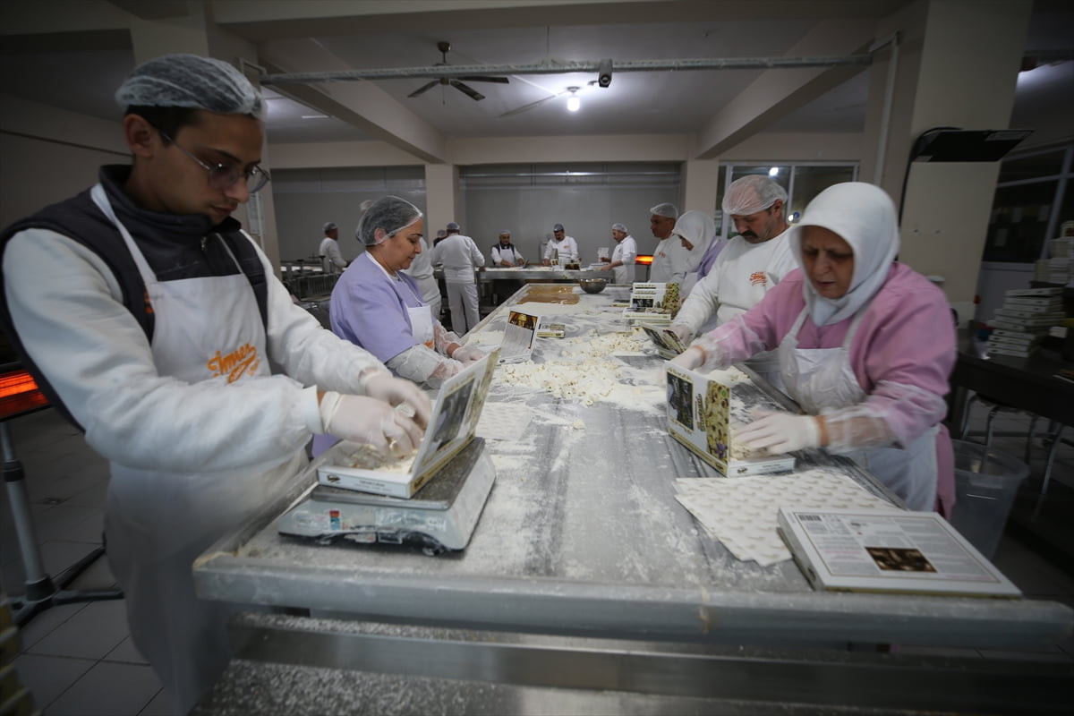 UNESCO Dünya Mirası Listesi'nde bulunan Karabük'ün Safranbolu ilçesinde lokum üreticileri, Ramazan...