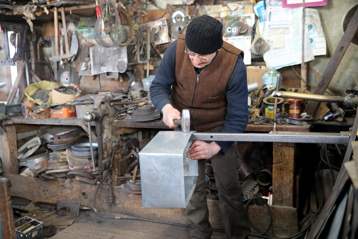 UNESCO Dünya Mirası Listesi'nde yer alan Karabük'ün Safranbolu ilçesinin son sobacısı 61 yaşındaki...