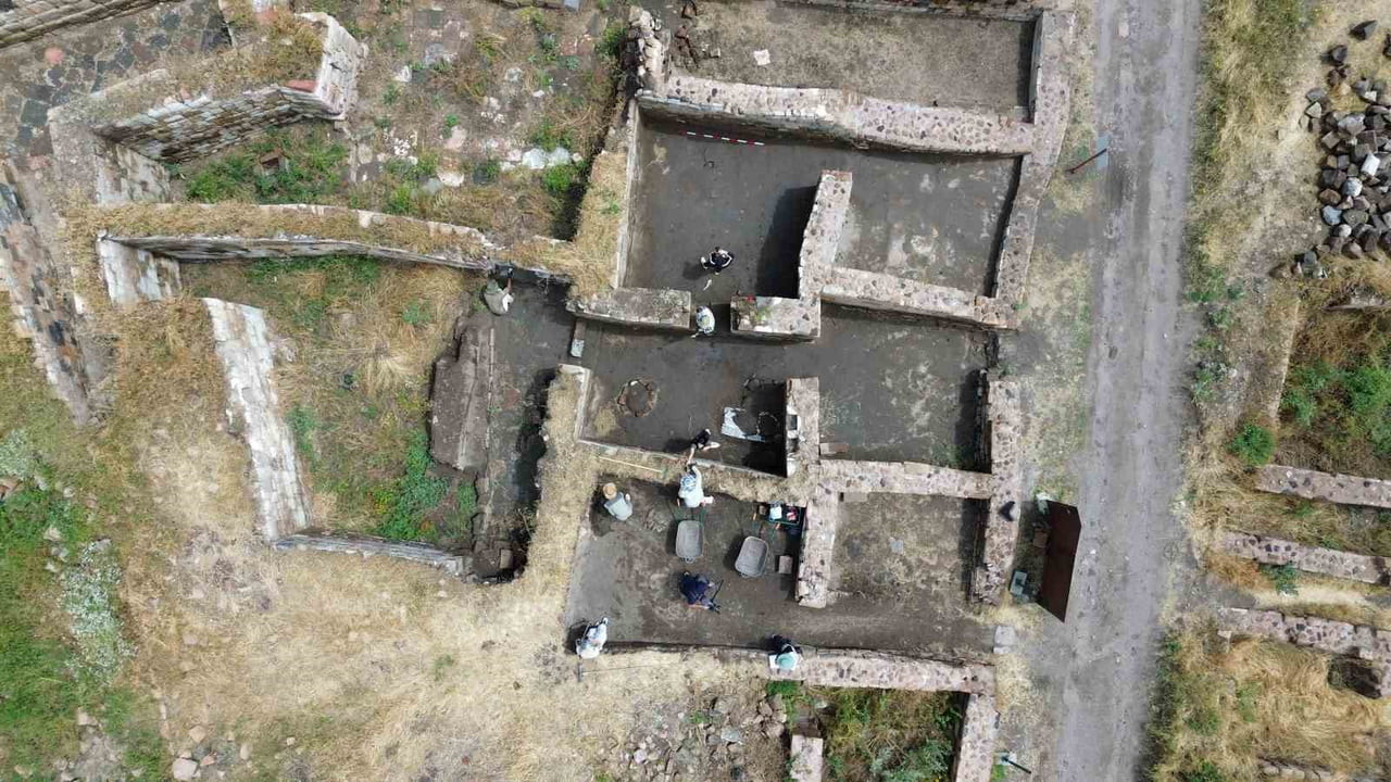 UNESCO MİRASI ANİ'DE TARİH YENİDEN GÜN YÜZÜNE ÇIKIYOR. 2026 KAZILARI 5 NOKTADA ARALIKSIZ...