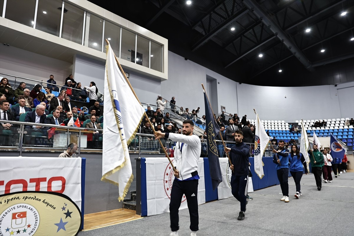 ÜNİLİG Türkiye Boks Şampiyonası, Bayburt'ta başladı. Türkiye Üniversite Sporları Federasyonu...