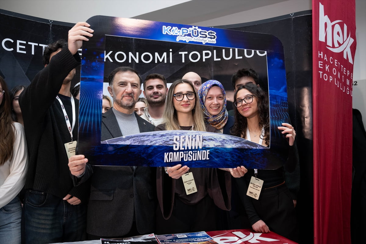 Üniversite öğrencilerini savunma sanayisi kuruluşlarıyla bir araya getiren "Kamp'üss" etkinliği...