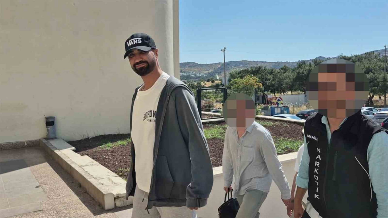 ÜNLÜ İSİMLERE YÖNELİK UYUŞTURUCU SORUŞTURMASINDA HAKKINDA GÖZALTI VERİLEN ŞARKICI TAN TAŞÇI, POLİS...