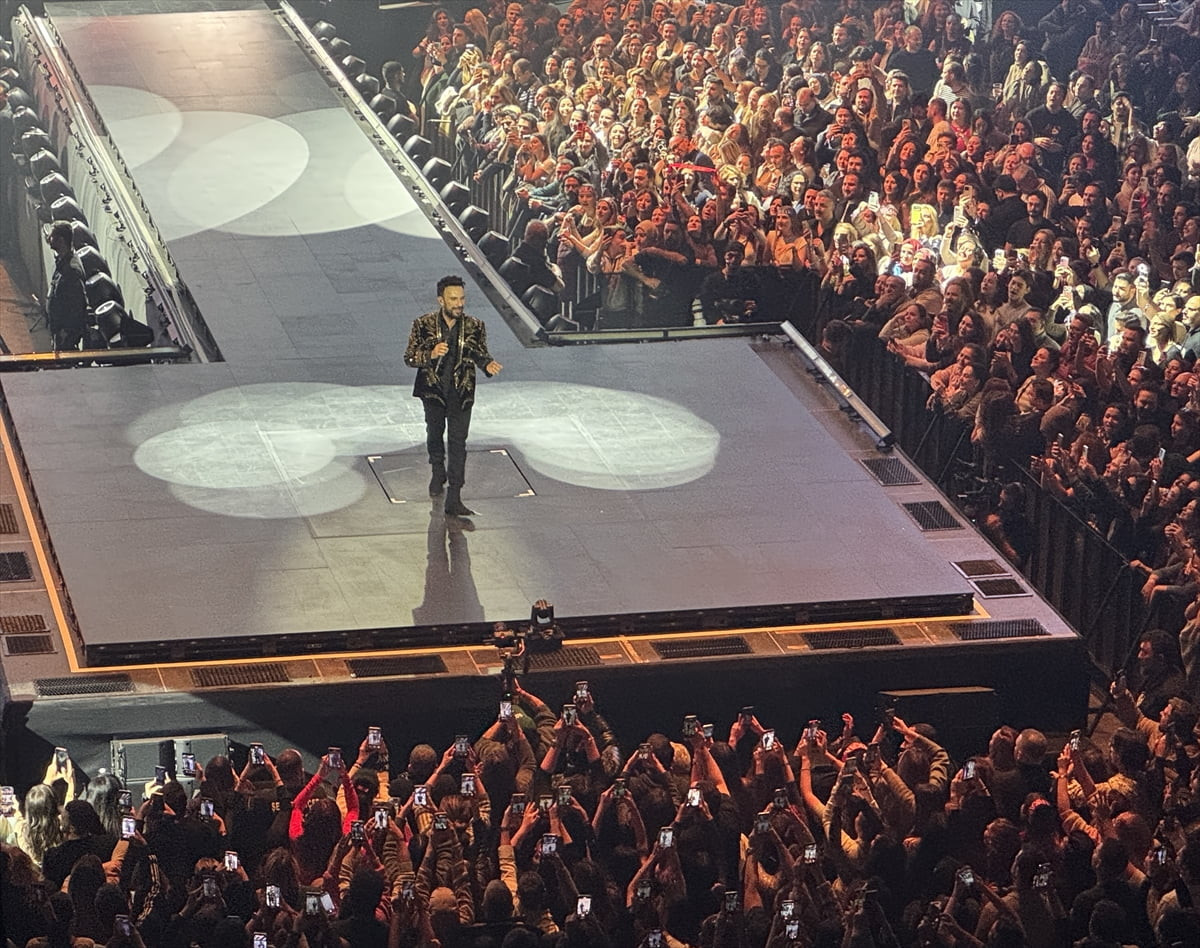 Ünlü şarkıcı Tarkan, İstanbul'da verdiği konser serisinin ikinci gecesinde Volkswagen Arena'da...