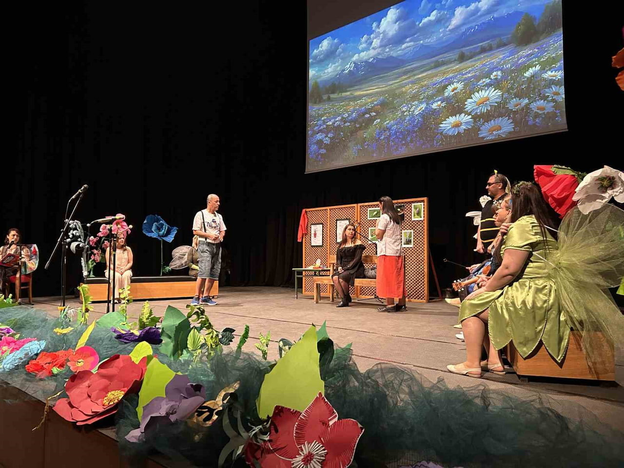 ÜNLÜ TİYATRO SANATÇILARI TAYFUN ERASLAN VE KAMİL GÜLER BERGAMA KÜLTÜR MERKEZİNDE ( BERKM)DE SAHNE...
