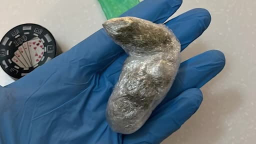 Ünlülere uyuşturucu operasyonunda 8,43 gram esrar ele geçirildi