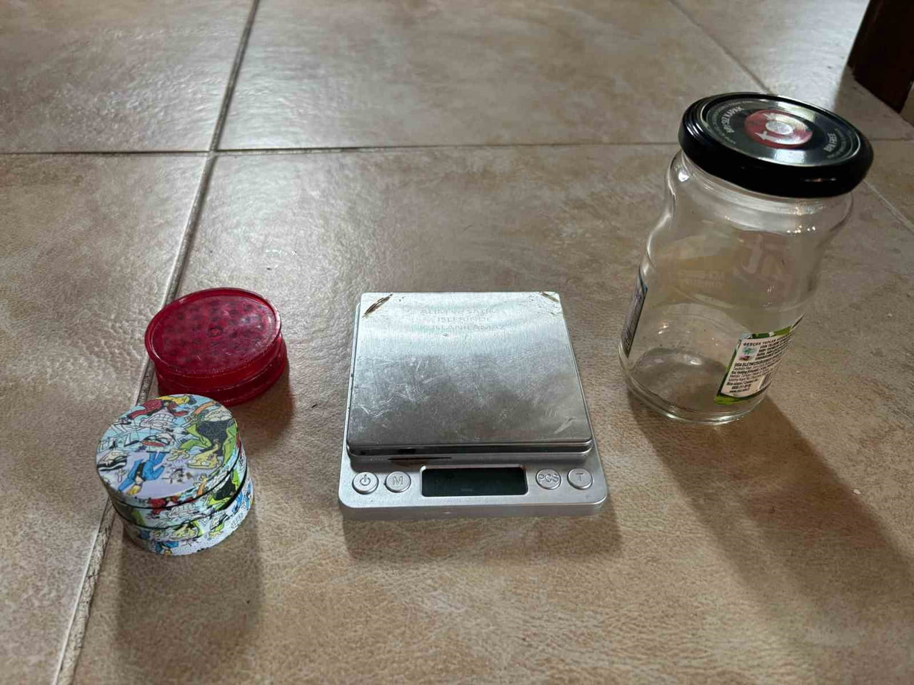 ÜNLÜLERE YÖNELİK UYUŞTURUCU OPERASYONLARINDA YENİ DALGA: 8 İŞİM GÖZALTINA ALINDI