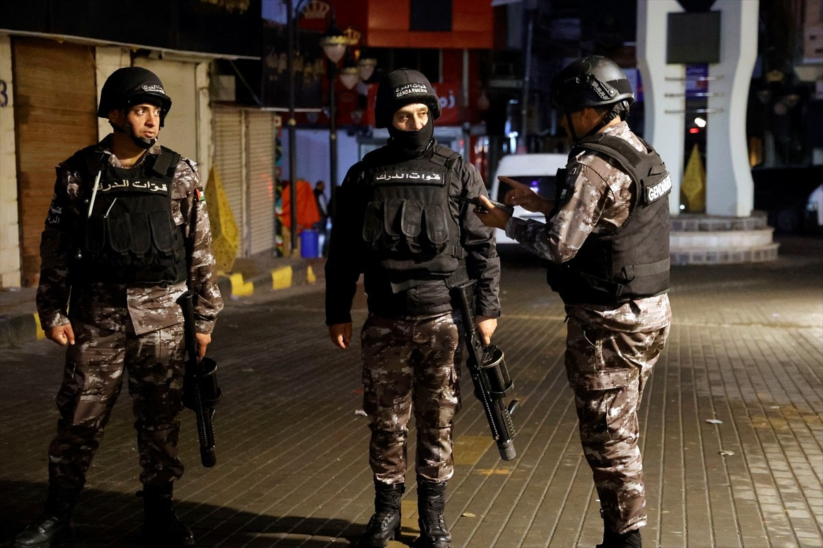 Ürdün hükümeti, güvenlik güçlerinin ülkenin kuzeyindeki İrbid ilinde "kanun kaçakları"na yönelik...