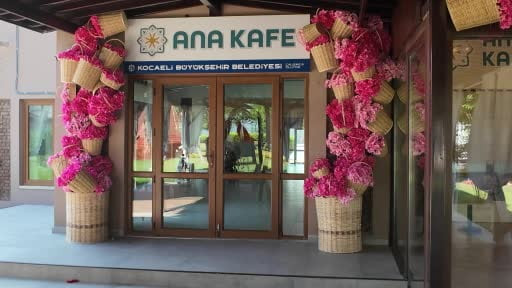 Üreten kadınların yeni adresi "Ana Kafe"de ilk atölye heyecanı