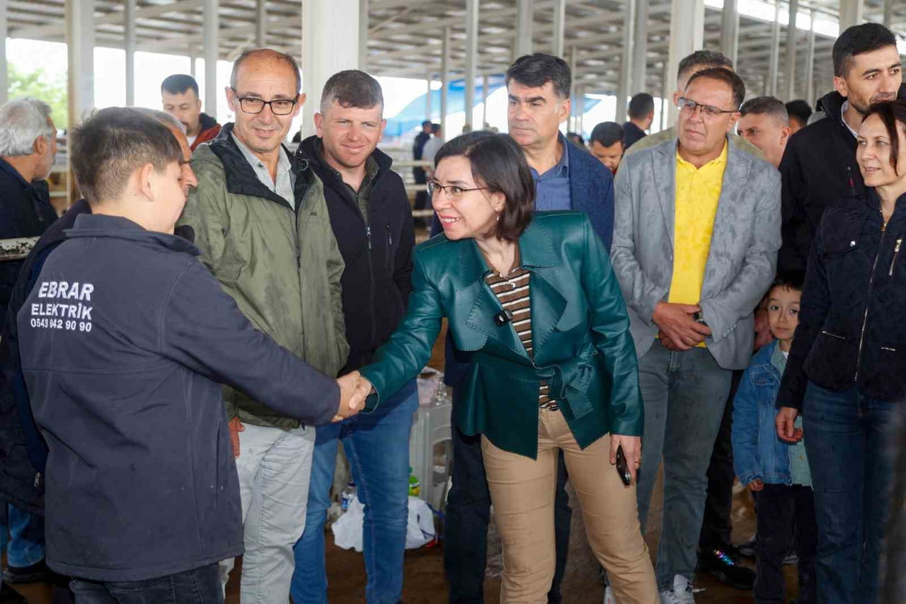 UŞAK BELEDİYE BAŞKAN VEKİLİ HATİCE TEREKECİ ÖZKAN, BELEDİYE BAŞKAN YARDIMCILARI VE BELEDİYE MECLİS...