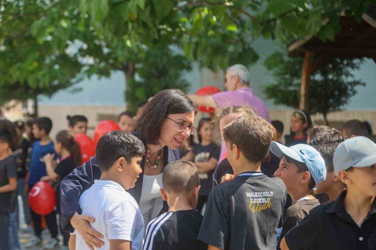 UŞAK BELEDİYE BAŞKAN VEKİLİ HATİCE TEREKECİ ÖZKAN VE BELEDİYE BAŞKAN YARDIMCISI GÖKHAN TEPER...