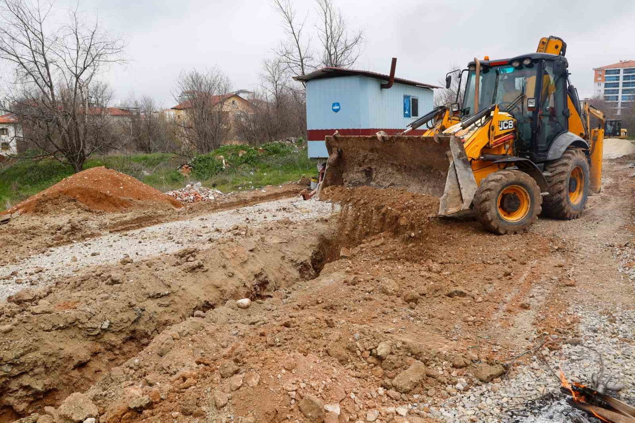 UŞAK BELEDİYESİ, ŞEHİR GENELİNDE İÇME SUYU ALTYAPISINA YÖNELİK ÇALIŞMALARINI...