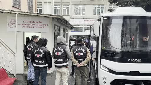 Uşak Belediyesi'ne yönelik operasyonda gözaltına alınanlar sağlık kontrolünden geçirildi