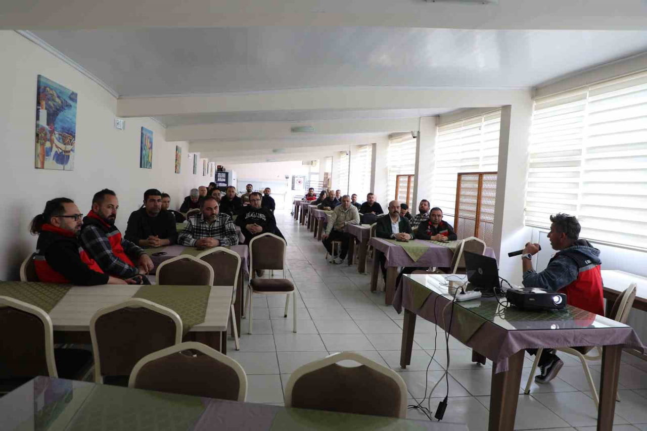 UŞAK İL TARIM VE ORMAN MÜDÜRLÜĞÜ TARAFINDAN EĞİTİM SEFERBERLİĞİ KAPSAMINDA “BUZAĞI KAYIPLARINI...