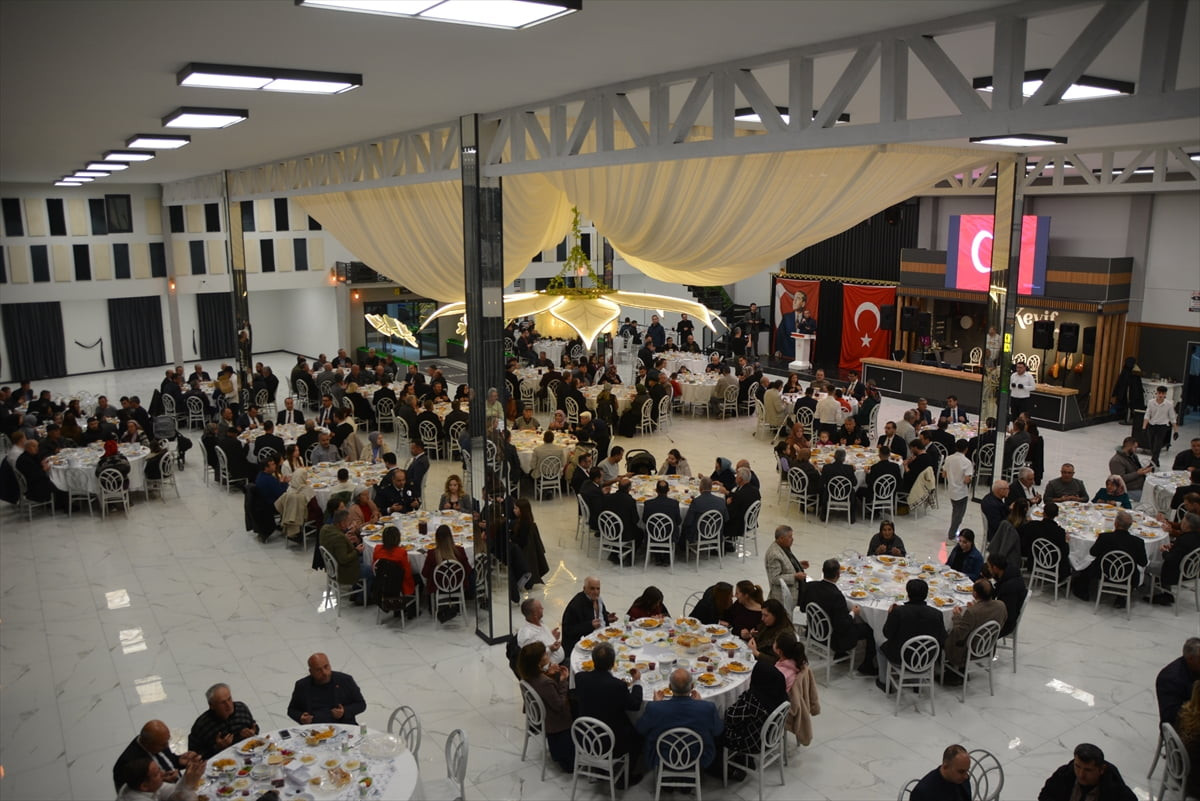 Uşak Valisi Serdar Kartal, Banaz ilçesinde şehit aileleri ve gaziler ile iftar programında bir...