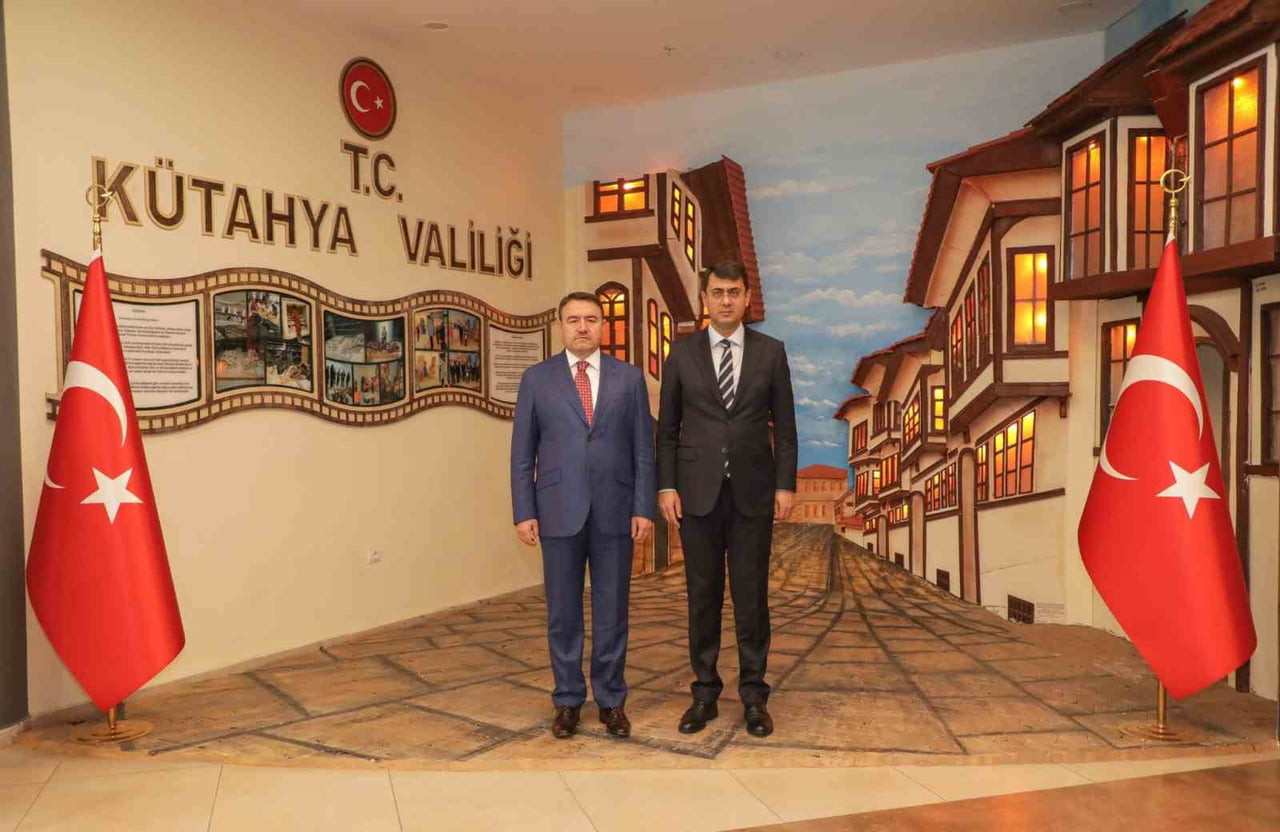 UŞAK VALİSİ SERDAR KARTAL, KÜTAHYA VALİSİ MUSA IŞIN’A İADE-İ ZİYARETTE BULUNDU. VALİLİK MAKAMINDA...