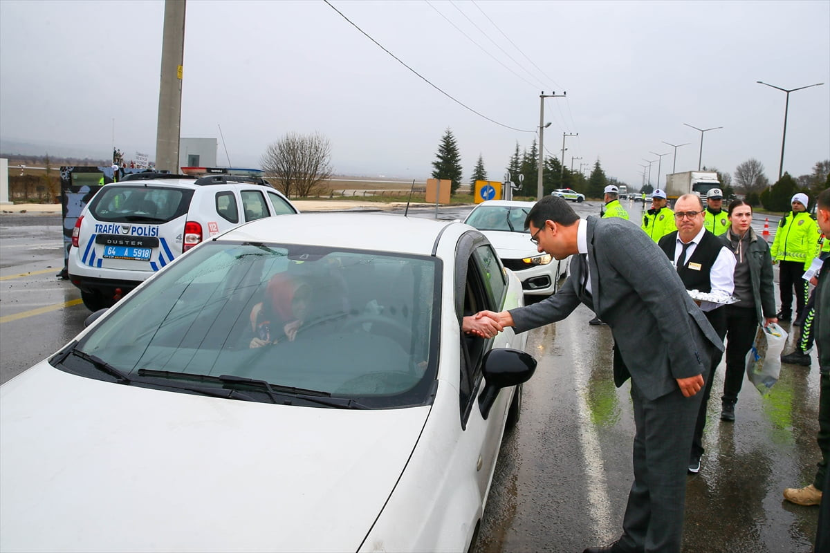 Uşak Valisi Serdar Kartal (sağda), Ramazan Bayramı öncesinde kentteki polis ve jandarma denetim...