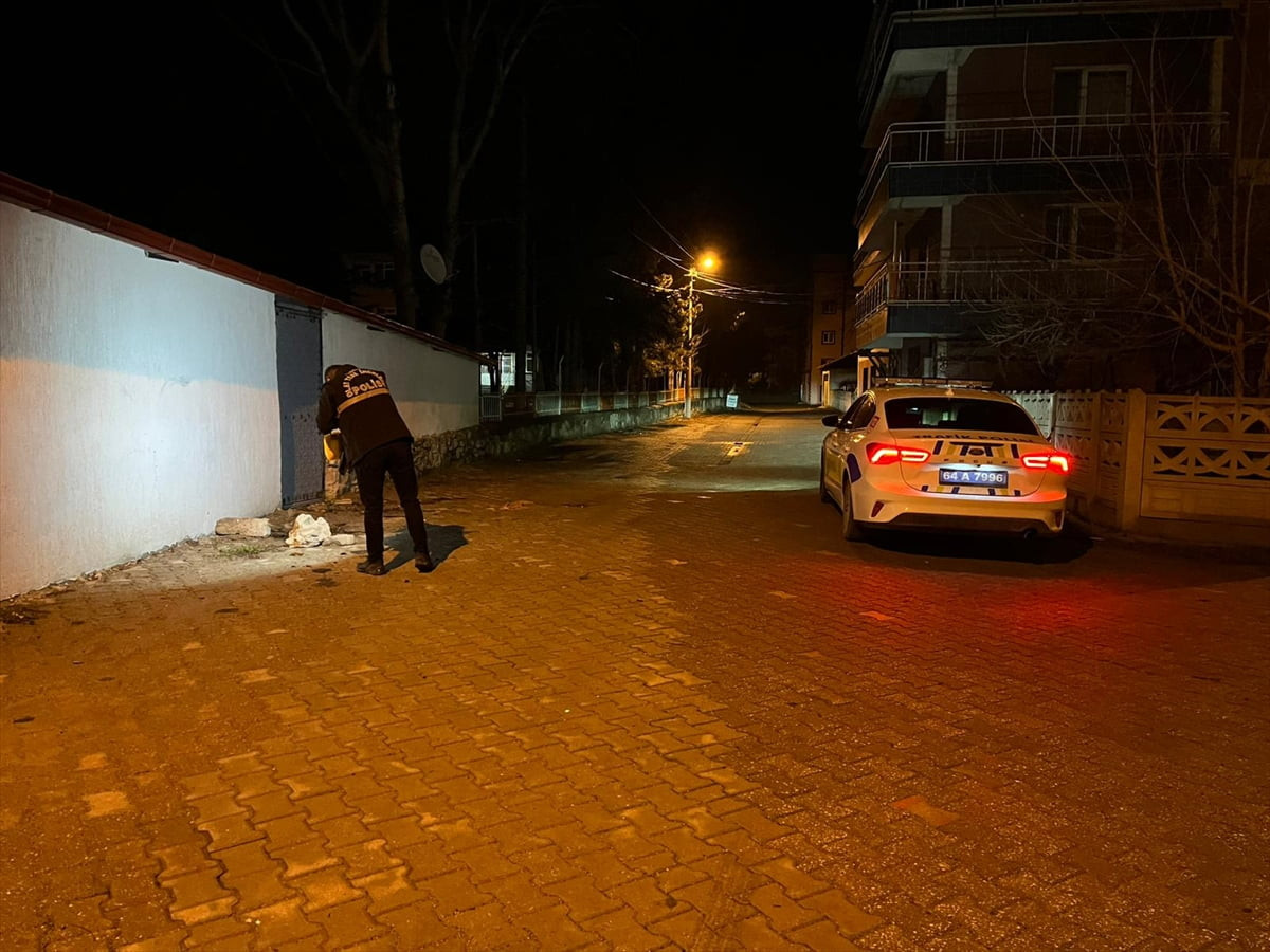 Uşak'ın Banaz ilçesinde çıkan bıçaklı kavgada 1 kişi ağır yaralandı. İhbar üzerine olay yerine...