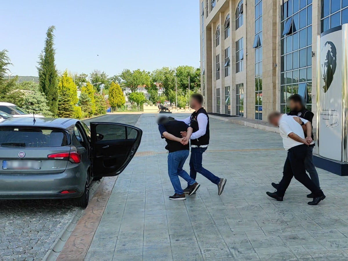 UŞAK'TA 1-15 HAZİRAN TARİHLERİ ARASINDA DÜZENLENEN UYUŞTURUCU OPERASYONLARINDA GÖZALTINA ALINAN 16...