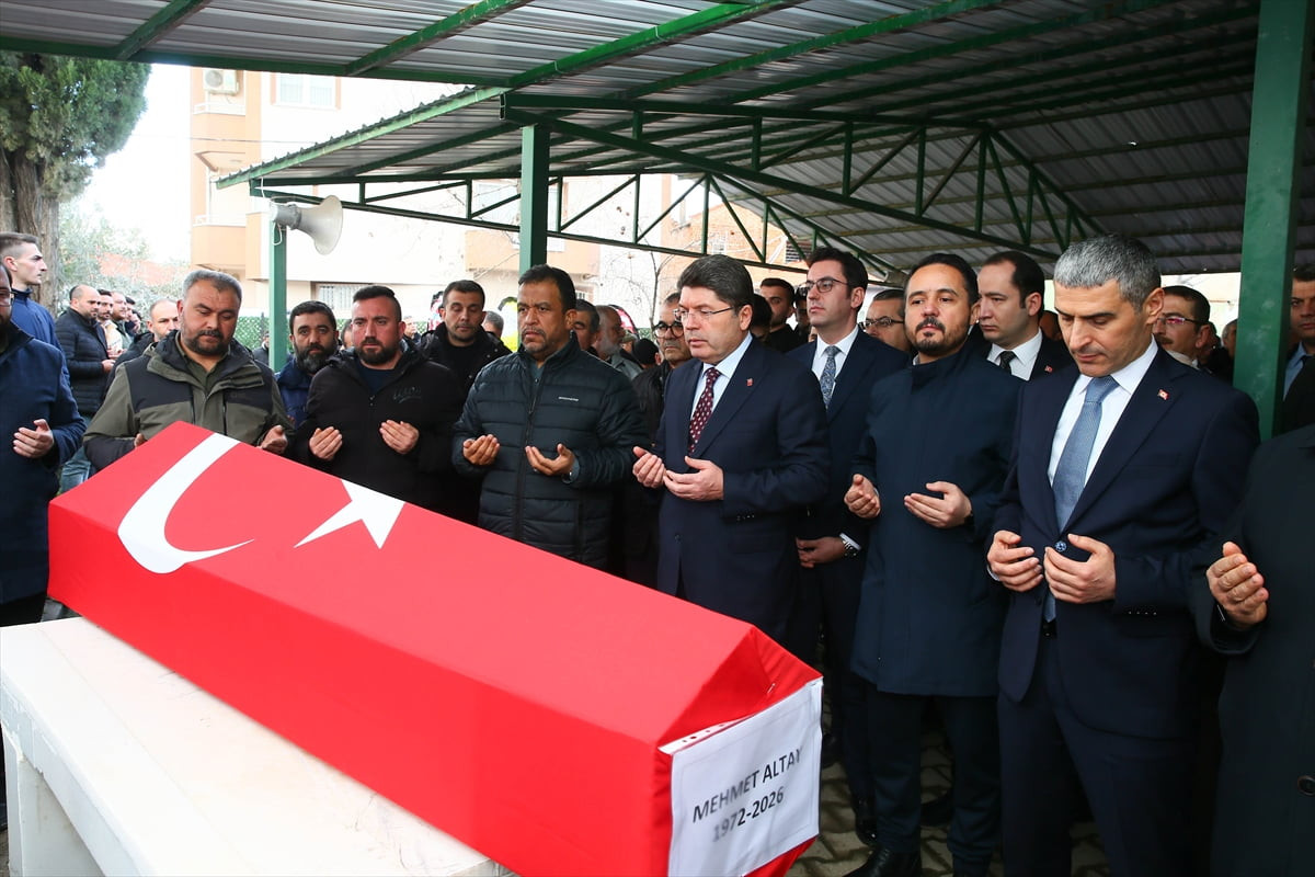 Uşak'ta tedavi gördüğü hastanede vefat eden 24, 25, 26 ve 27. dönem AK Parti Uşak Milletvekili...