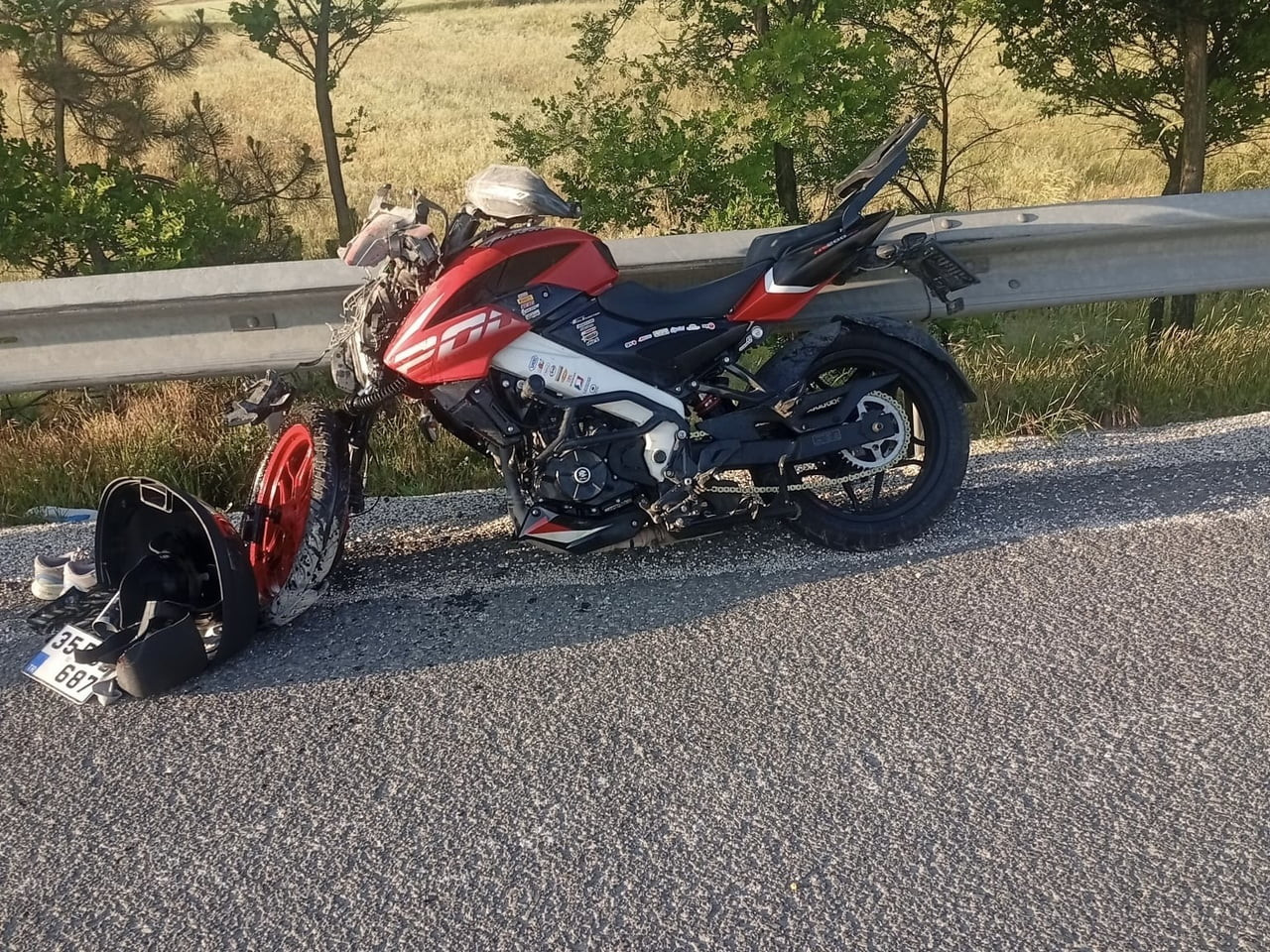 UŞAK’IN BANAZ İLÇESİNDE MOTOSİKLETİN KAMYONA ARKADAN ÇARPMASI SONUCU MOTOSİKLET SÜRÜCÜSÜ...