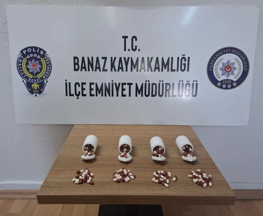 UŞAK’IN BANAZ İLÇESİNDE POLİS EKİPLERİNİN “DUR” İHTARINA UYMAYARAK KAÇAN OTOMOBİLİN TAKİBİ...