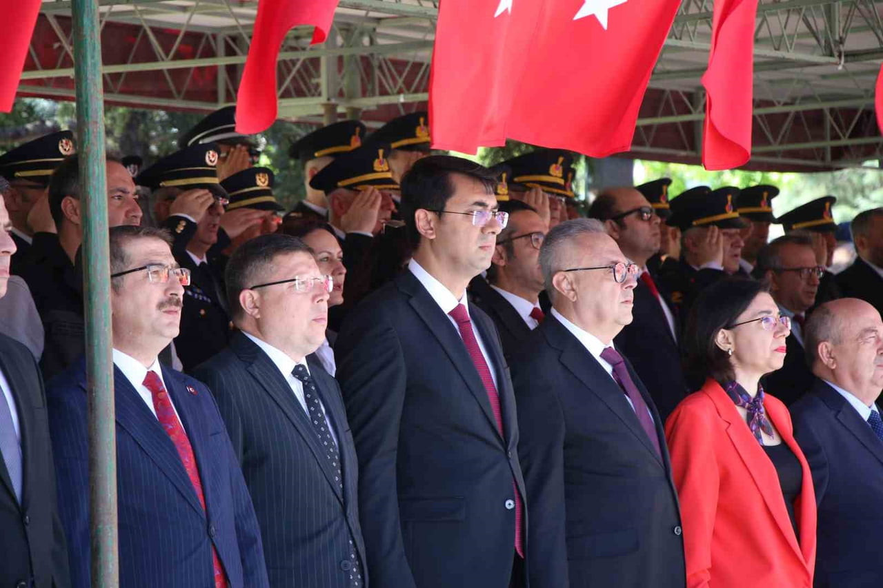 UŞAK’TA 19 MAYIS ATATÜRK’Ü ANMA, GENÇLİK VE SPOR BAYRAMI, DÜZENLENEN TÖREN VE GÖSTERİLERLE BÜYÜK...
