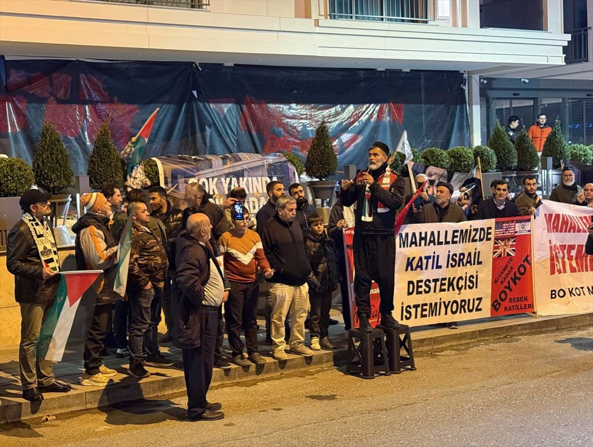 Üsküdar'da mahalle sakinlerinin şube açmayı planlayan McDonald's'ı protestosu 40. gününde devam...