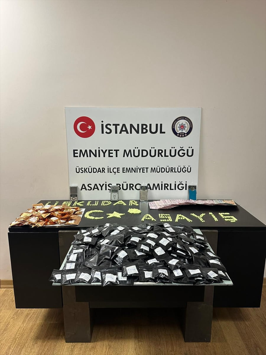 Üsküdar'da uyuşturucu madde ticareti yaptığı gerekçesiyle gözaltına alınan şüpheli tutuklandı....