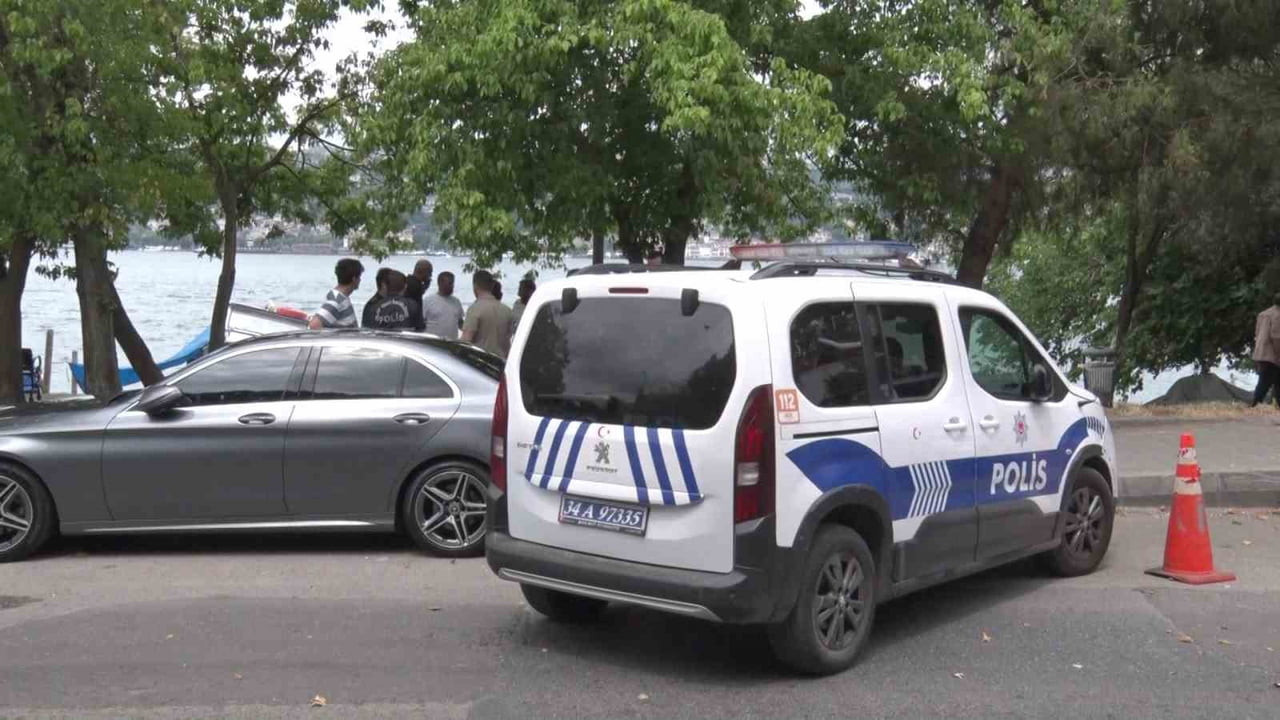ÜSKÜDAR’DA MİDYE TOPLAMAK İÇİN DENİZE GİREN VATANDAŞLAR TARAFINDAN CESET BULUNDU.