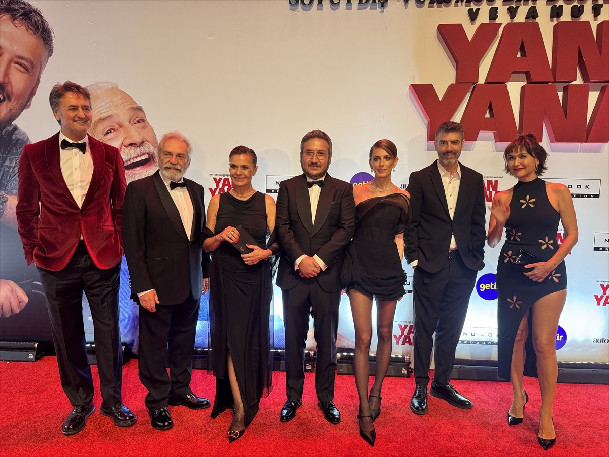 Usta oyuncu Haluk Bilginer (sol 2) ile oyuncu ve yazar Feyyaz Yiğit'i (ortada) bir araya getiren...