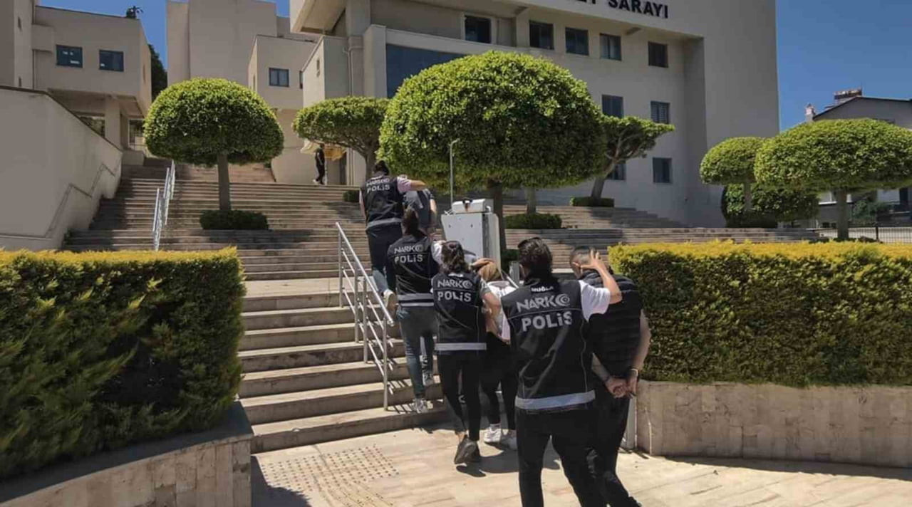 UYUŞTURUCU OPERASYONLARINDA 4 TUTUKLAMA