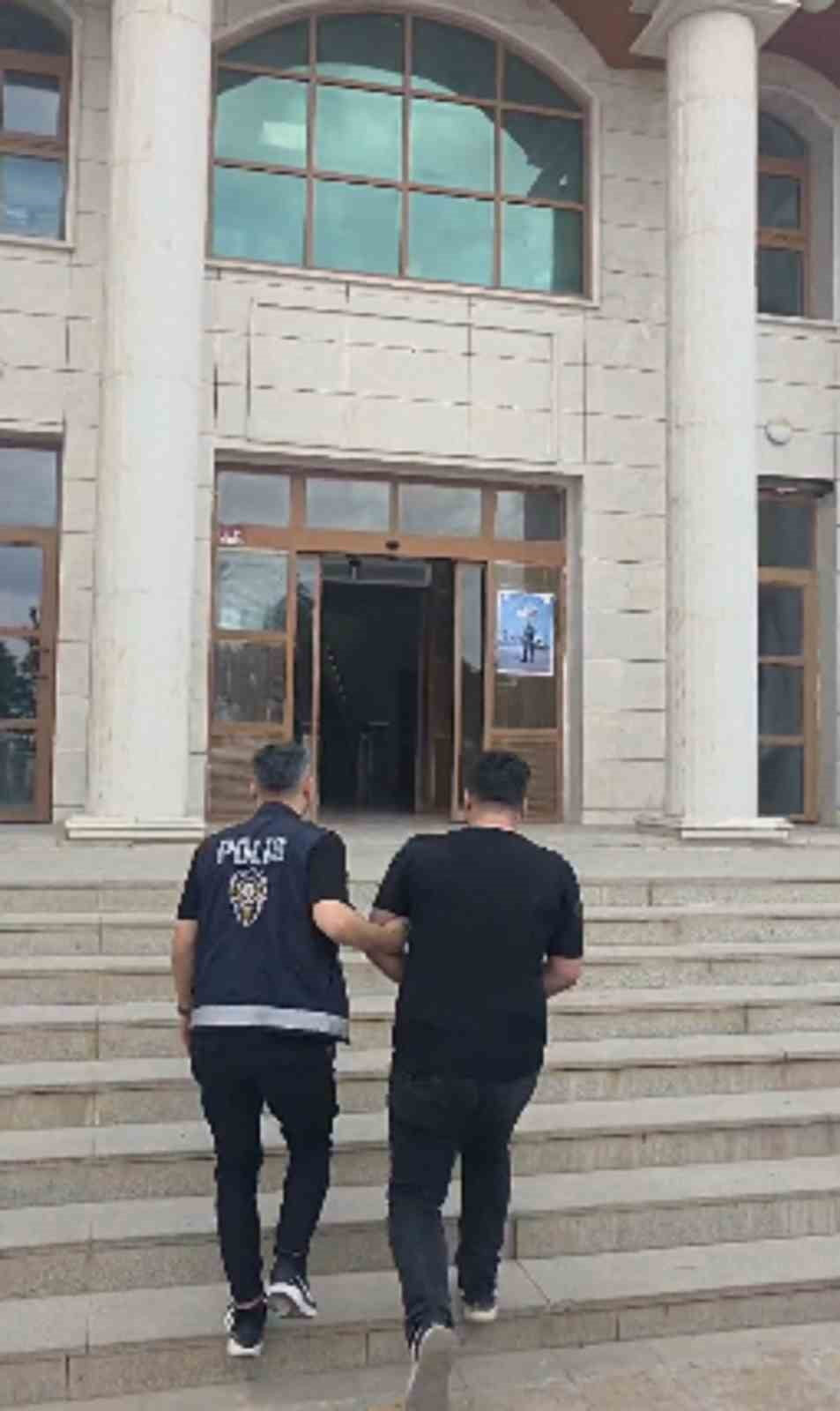 UYUŞTURUCU SUÇUNDAN HAPİS CEZASI BULUNAN 1 KİŞİ KIRIKHAN’DA YAKALANDI