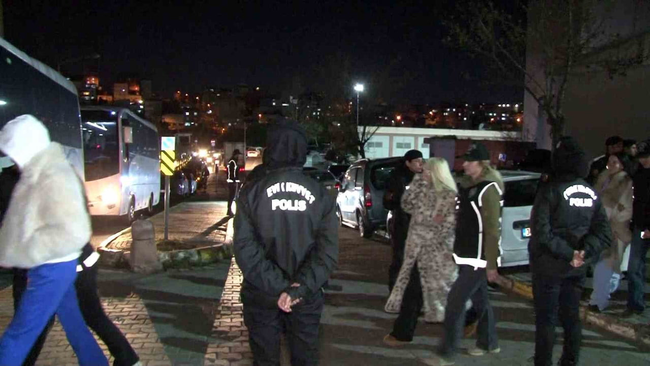 UYUŞTURUCU VE FUHUŞ SORUŞTURMASINDA GÖZALTINA ALINAN ÜNLÜ İSİMLER ADLİYEYE SEVK EDİLDİ