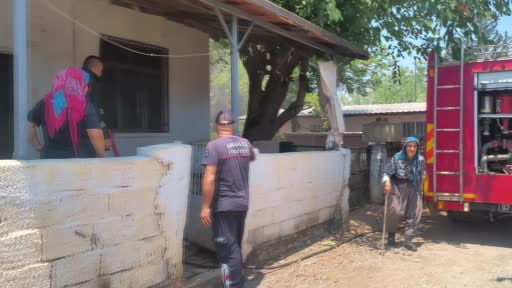 Uzaklaştırma kararı aldıran eşine sinirlenip evi ateşe verdi
