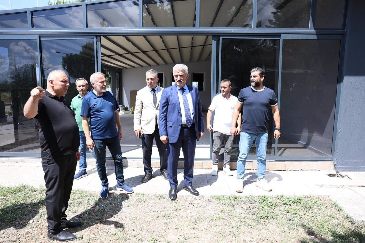 ÜZCE MERKEZ ÇAMKÖY MAHALLESİ'NDE, ÖZ AĞAÇ-İŞ SENDİKASI'NIN KATKILARIYLA YAPIMI SÜRDÜRÜLEN KONURALP...