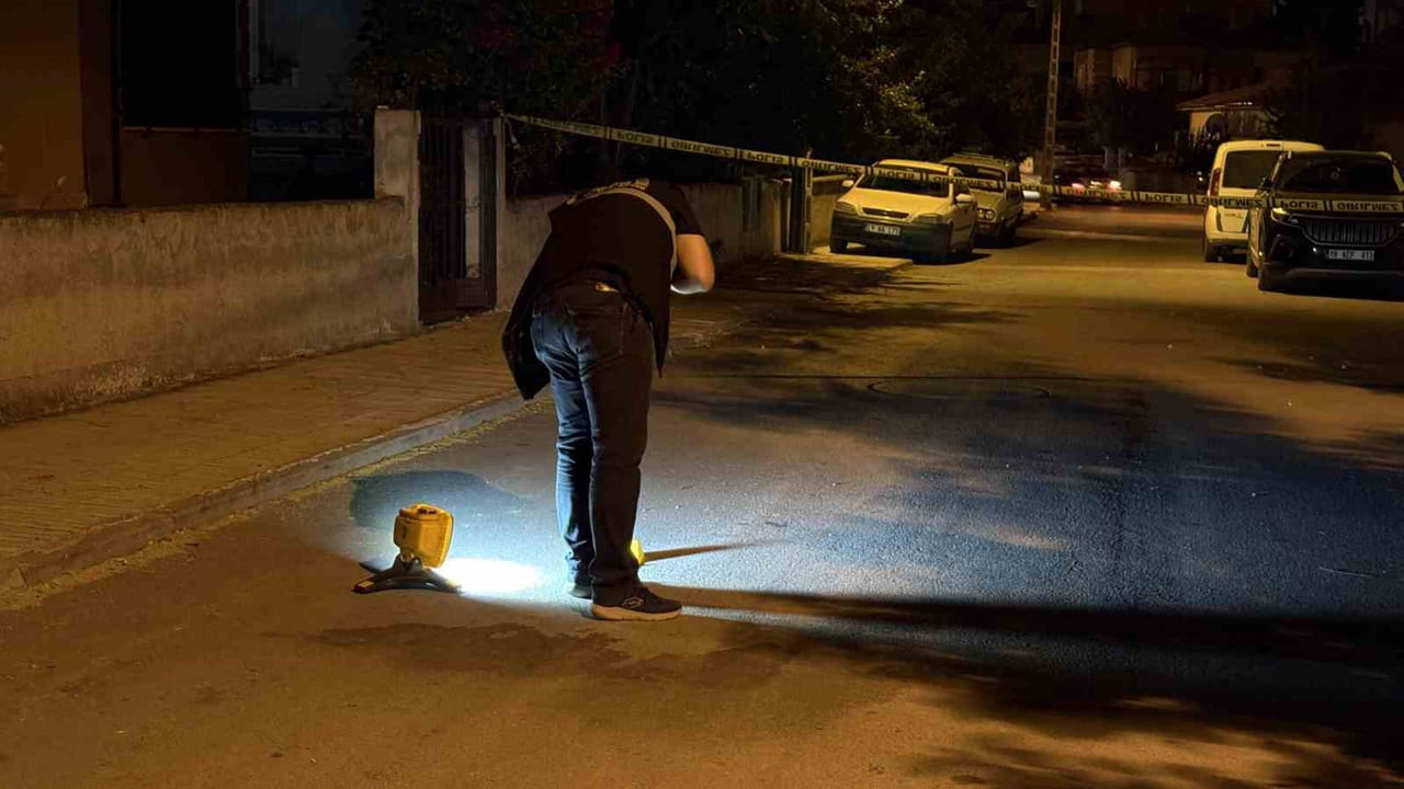 UZUN SÜREDİR GÖRÜŞMEDİĞİ BABASININ İKAMETİNE GELEREK TÜFEKLE ATEŞ AÇILAN BÖLGEDE POLİS EKİPLERİ...