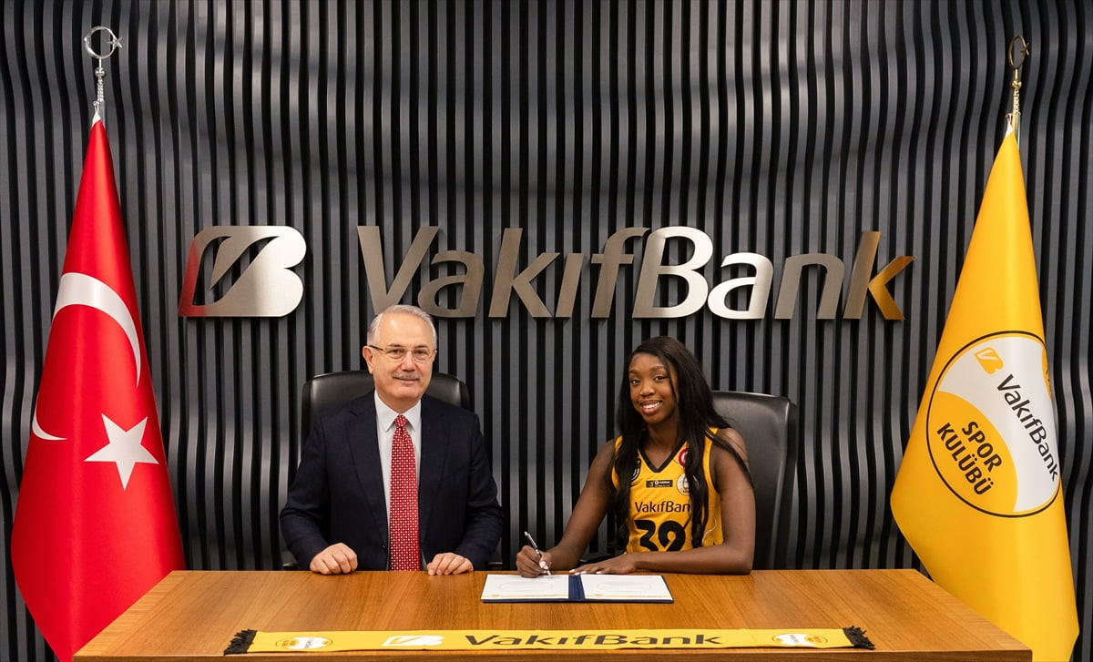 VakıfBank Kadın Voleybol Takımı, İtalyan pasör çaprazı Adhuoljok Malual'ı transfer ettiğini...