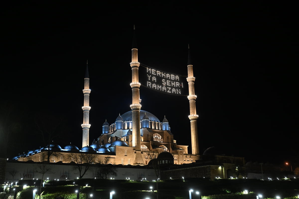 Vakıflar Genel Müdürlüğünce Kasım 2021'de başlatılan kapsamlı restorasyonun ardından ibadete...