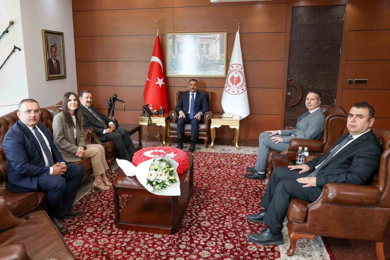 VALİ HACIBEKTAŞOĞLU ÇEVRE HAFTASI HEYETİNİ AĞIRLADI