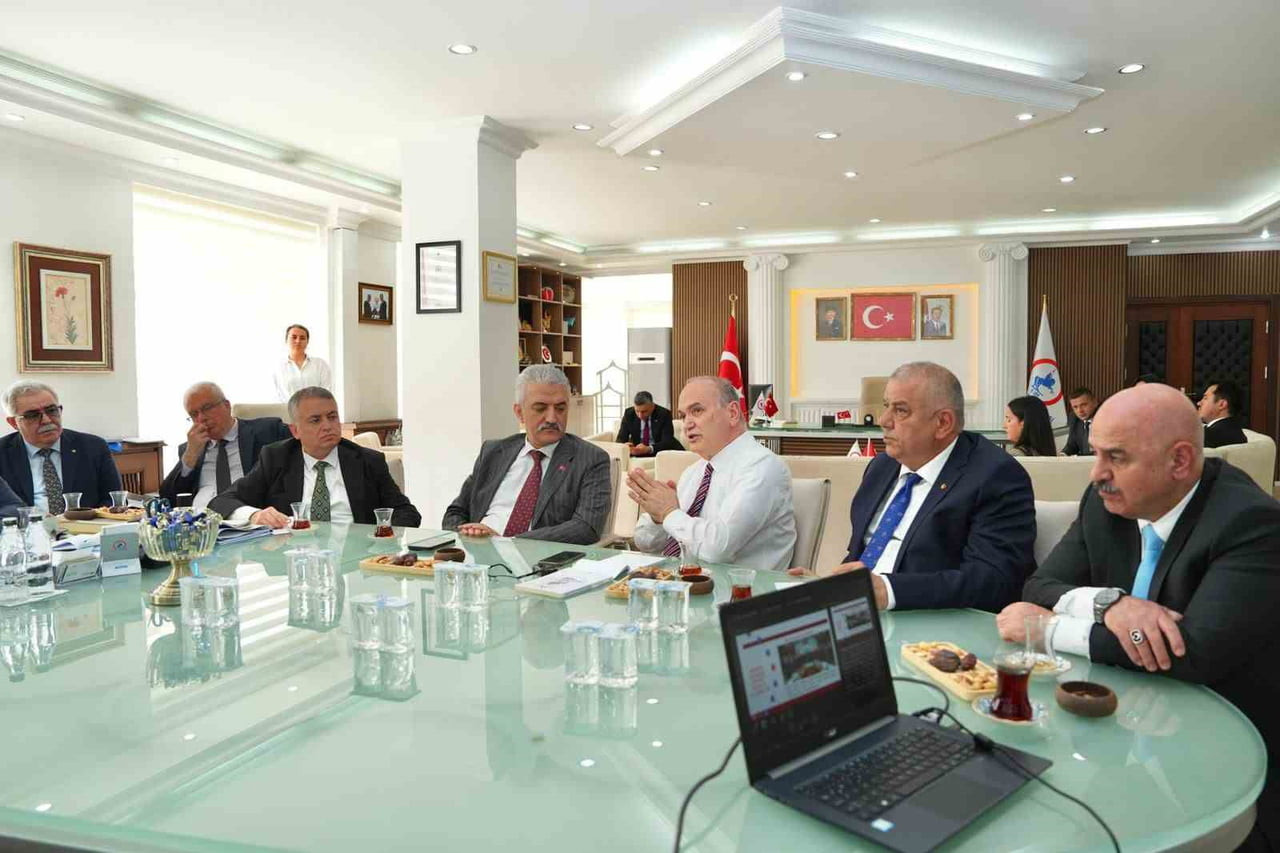 VALİ MEHMET MAKAS, DTSO BAŞKANI ERDOĞAN BIYIK, MECLİS BAŞKANI TANJU ACAR, DÜZCE İHRACAT AKADEMİSİ...