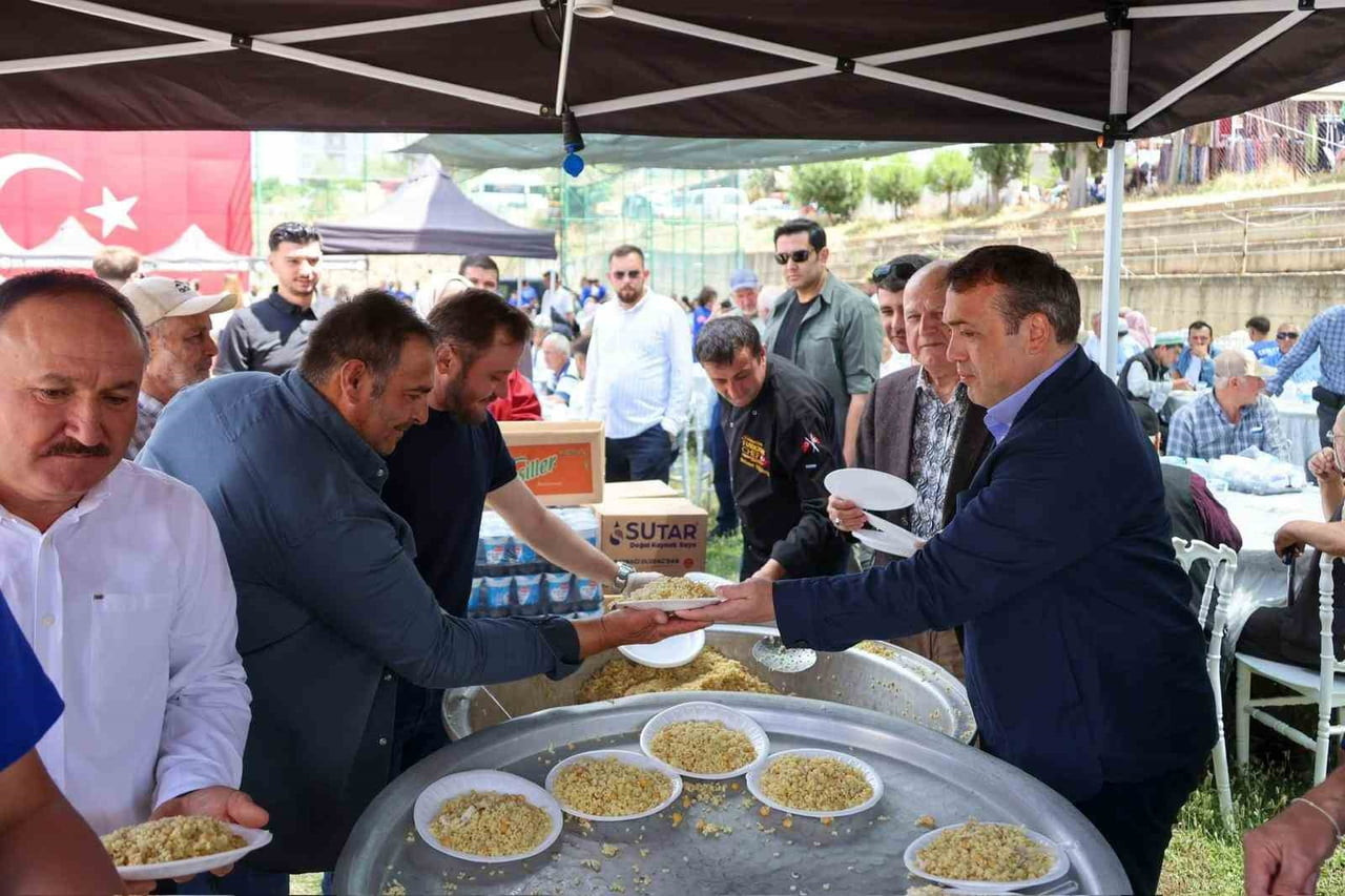 VALİ SÖZER HIDIRELLEZ ŞENLİKLERİNDE VATANDAŞLARLA BULUŞTU