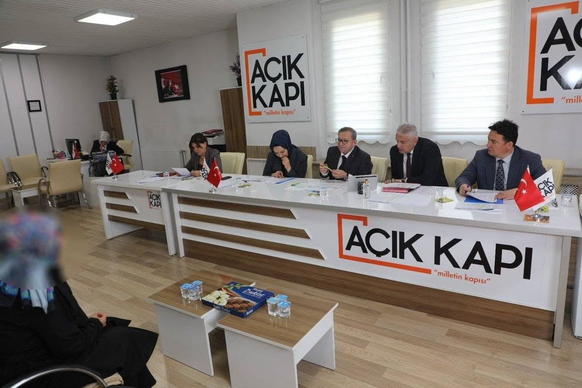 VALİ ZİYA POLAT, HALK GÜNÜ’NDE VATANDAŞLARIN TALEP VE SORUNLARINI DİNLEDİ(KARS-İHA)