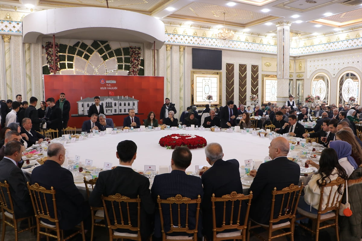 Valiler kararnamesiyle Trabzon Valiliğine atanan Vali Tahir Şahin için Kilis'te veda yemeği...